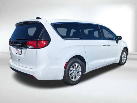 2026 Chrysler Voyager LX