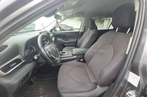 2024 Toyota Highlander LE
