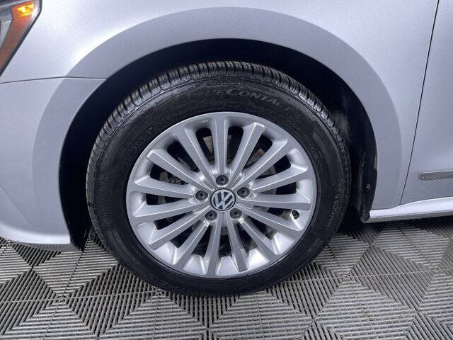 2016 Volkswagen Passat 1.8T SE