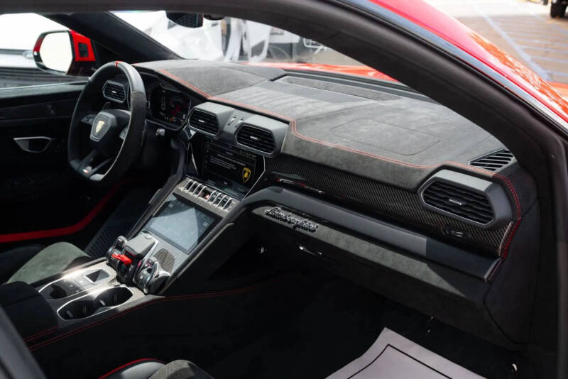 2024 Lamborghini Urus Performante