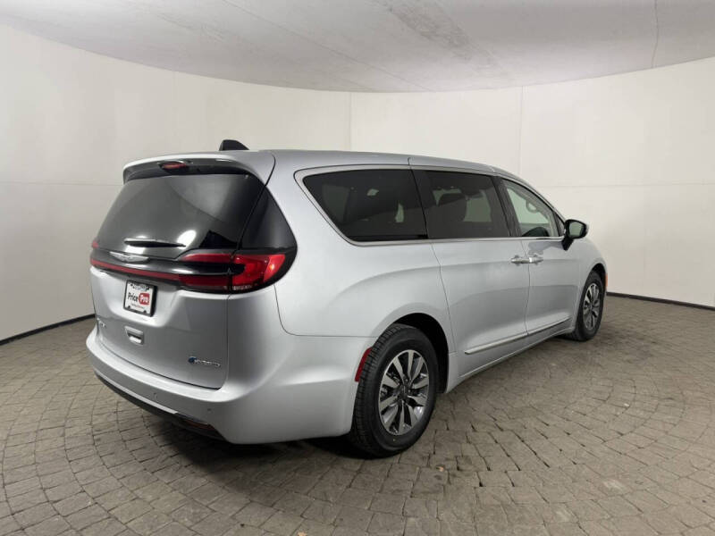 2023 Chrysler Pacifica Plug-In Hybrid Limited