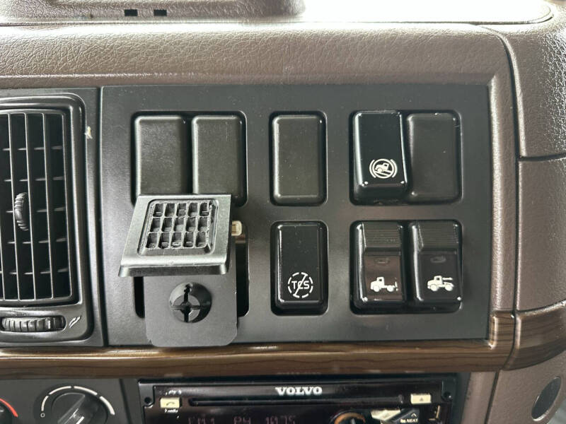 2016 Volvo VNL