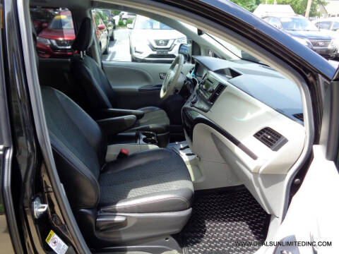 2013 Toyota Sienna SE 8-Passenger