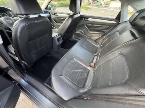 2012 Volkswagen Passat SE PZEV