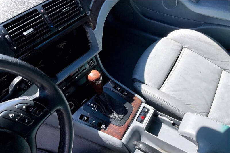 2001 BMW 3 Series 330xi