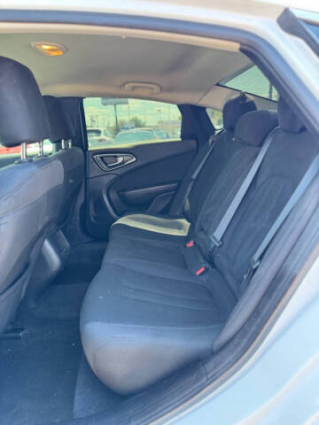 2016 Chrysler 200 Limited