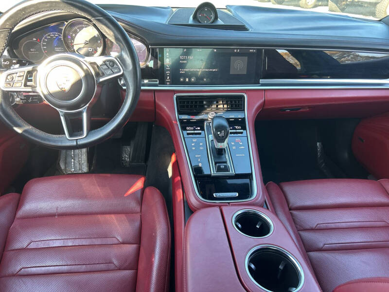 2018 Porsche Panamera 4