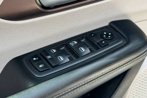 2020 Chrysler Voyager L