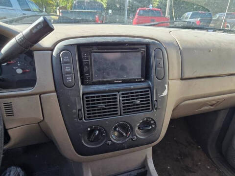 2004 Ford Explorer XLS