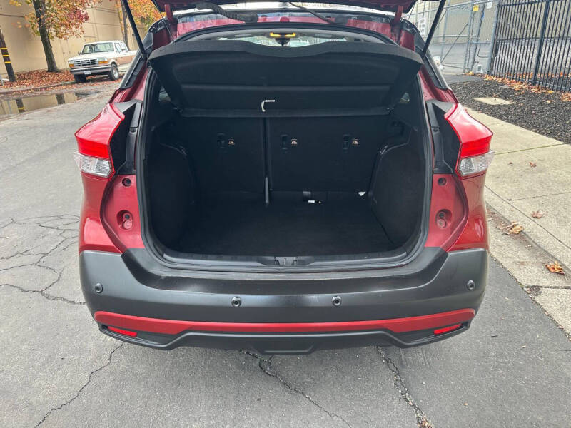 2020 Nissan Kicks SR