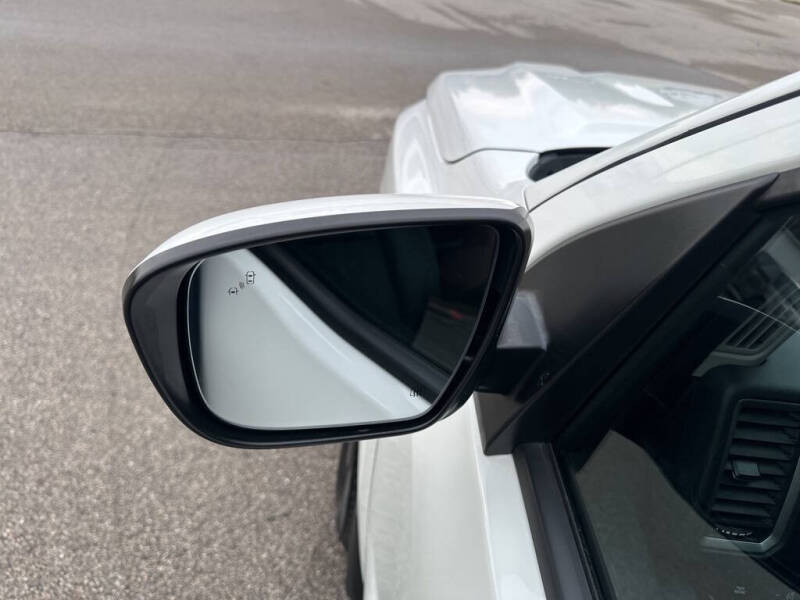 2024 Nissan Frontier SL