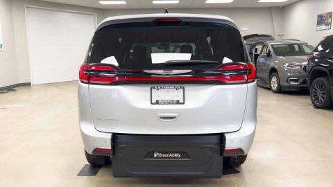 2024 Chrysler Pacifica Touring