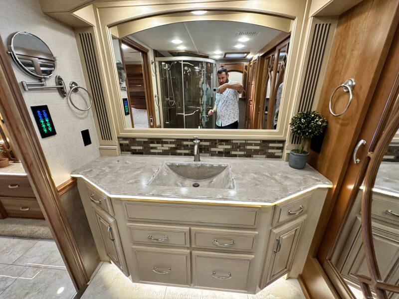 2017 Entegra Anthem 44b 1.5 Bath, 450hp Dies