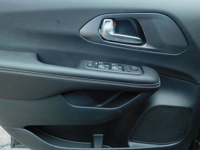 2026 Chrysler Voyager LX