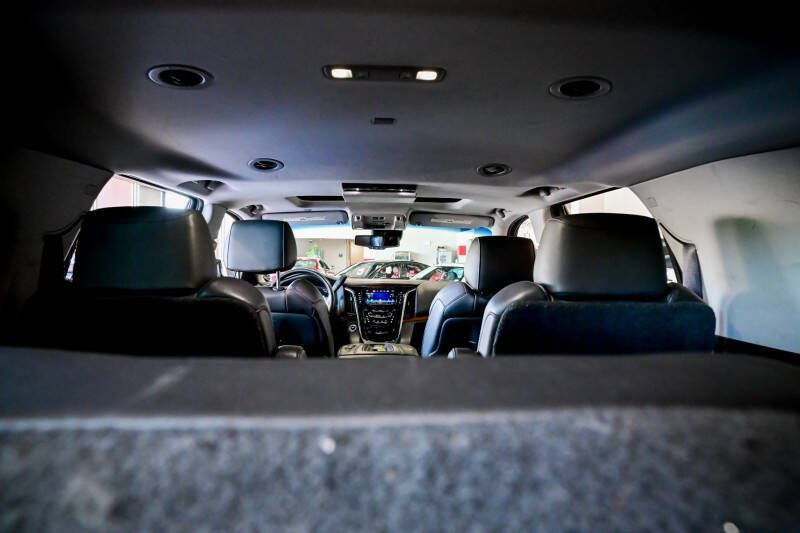 2016 Cadillac Escalade Luxury Collection