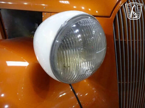 1937 Plymouth P4