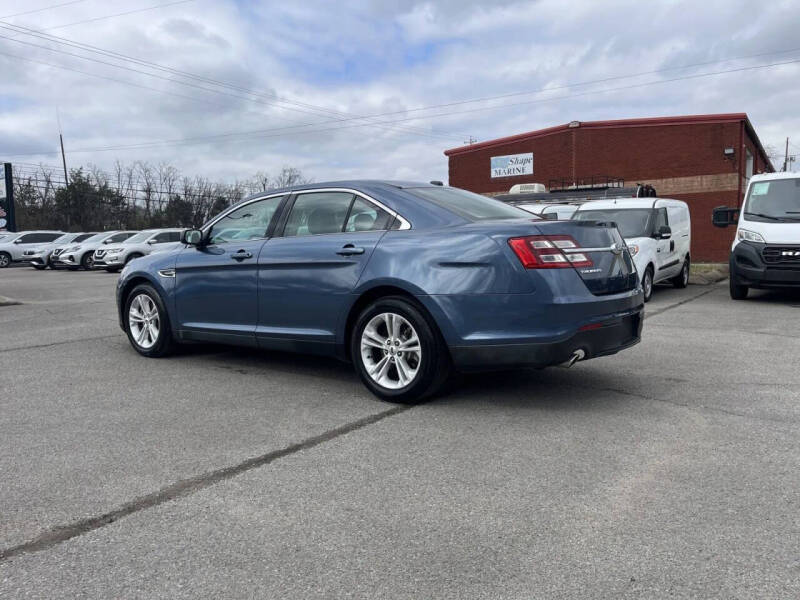 2018 Ford Taurus SE