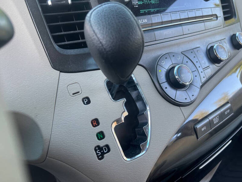 2012 Toyota Sienna