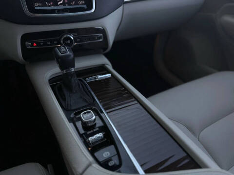 2016 Volvo XC90 T6 Momentum