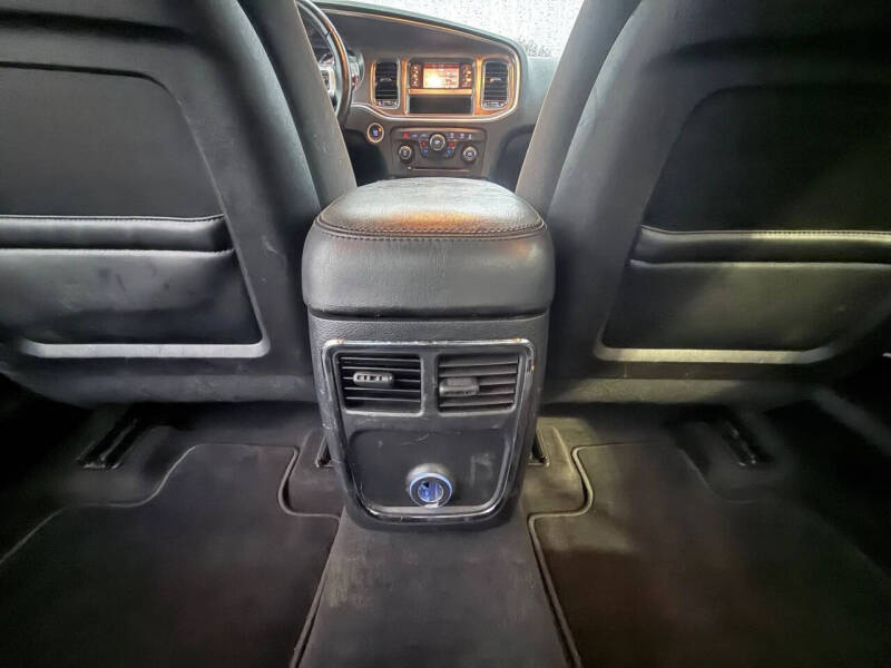 2013 Dodge Charger SE