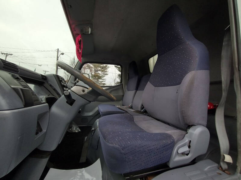2005 Mitsubishi Fuso FE85D