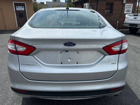 2016 Ford Fusion SE