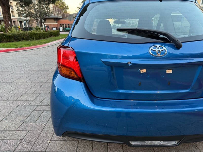 2016 Toyota Yaris 3-Door LE