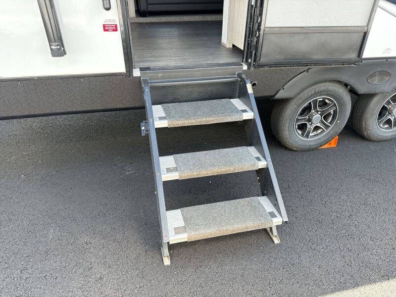 2022 Cruiser RV Shadow