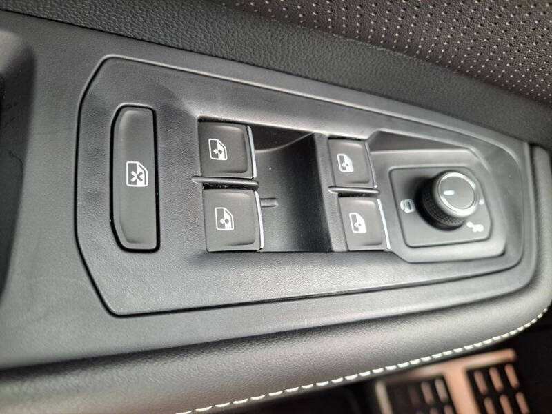 2026 Volkswagen Atlas Cross Sport SEL Premium R-Line 4Motion