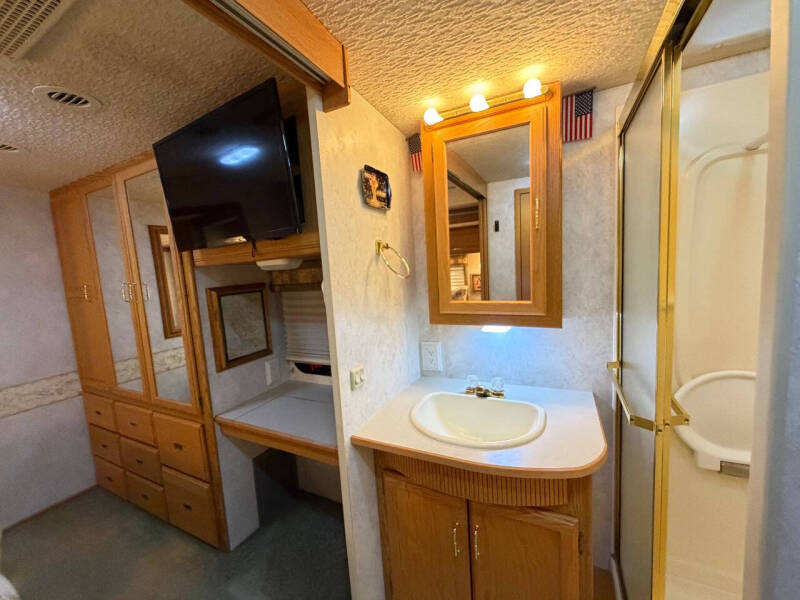2004 Winnebago Brave