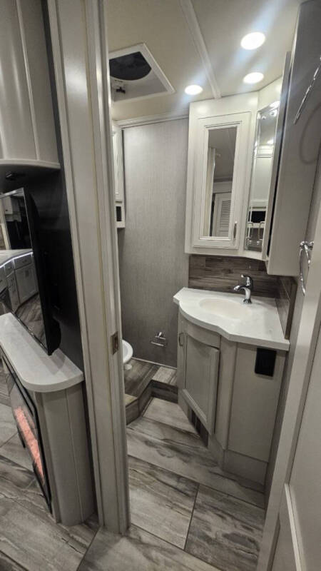 2022 Holiday Rambler Endeavor 38K?