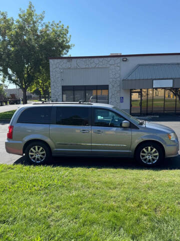 2013 Chrysler Town and Country Touring