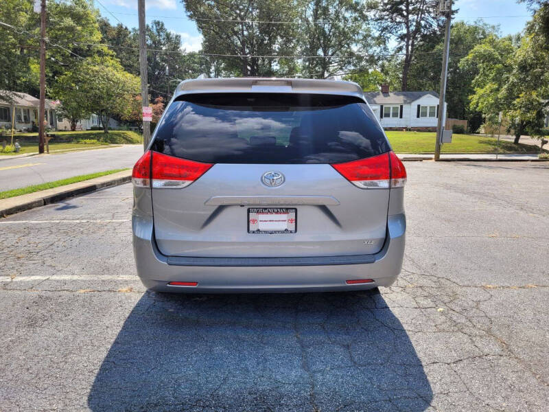 2014 Toyota Sienna XLE 7-Passenger Auto Access Seat