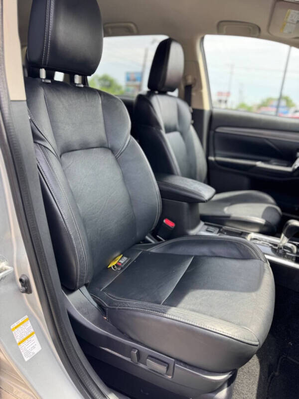 2020 Mitsubishi Outlander SE