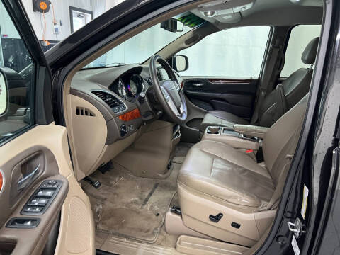 2014 Chrysler Town and Country Touring