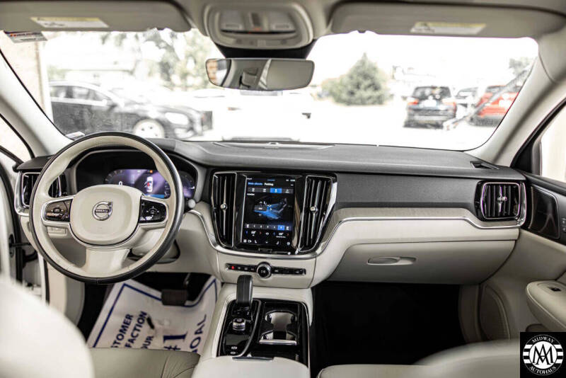 2023 Volvo S60 Recharge T8 Plus Dark Theme