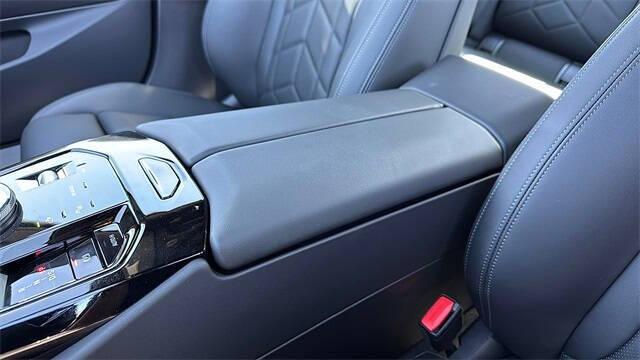 2025 BMW 5 Series 530i