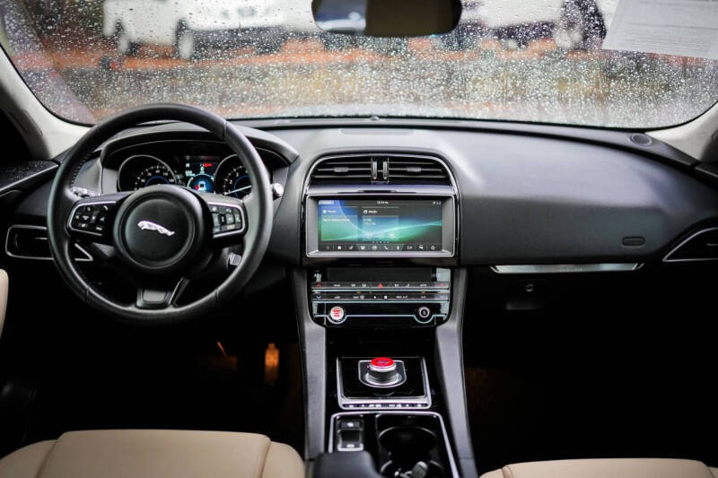 2020 Jaguar F-PACE 25t Premium