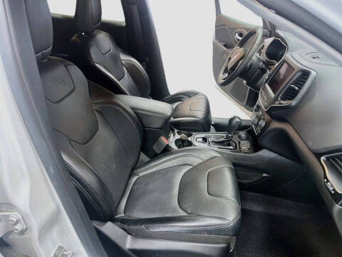 2023 Jeep Cherokee Altitude Lux