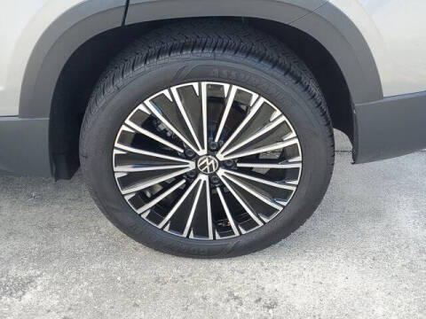 2025 Volkswagen Taos SE