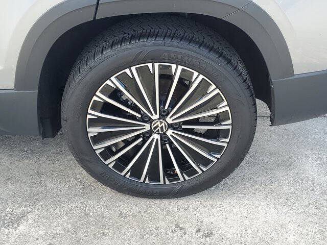2025 Volkswagen Taos SE
