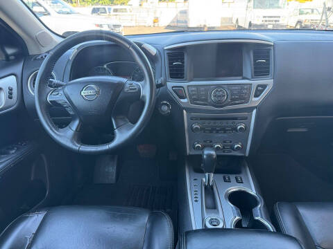 2017 Nissan Pathfinder SV