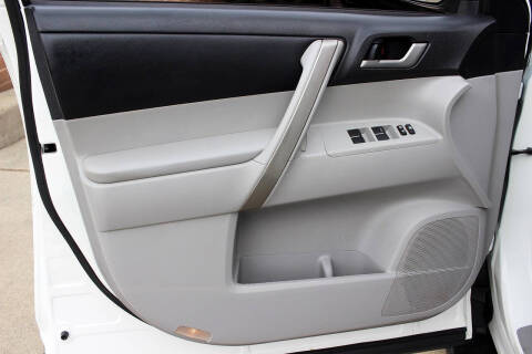 2012 Toyota Highlander SE