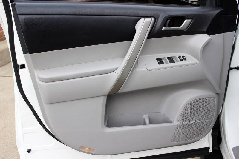 2012 Toyota Highlander SE