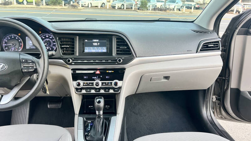 2020 Hyundai Elantra SE