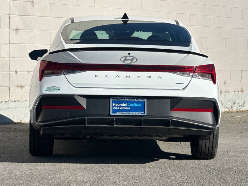 2025 Hyundai Elantra Hybrid