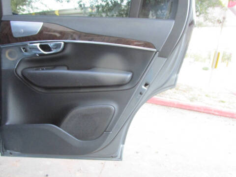 2016 Volvo XC90 T6 Momentum