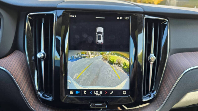 2023 Volvo XC60 B5 Plus Dark Theme