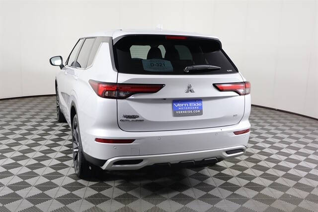 2023 Mitsubishi Outlander SE