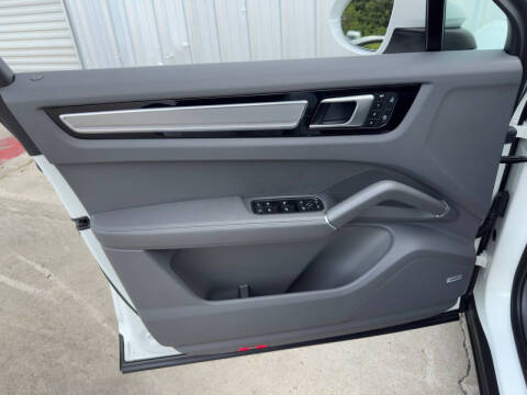 2023 Porsche Cayenne E-Hybrid Coupe